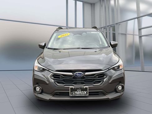 Used 2025 Subaru Crosstrek 2.0i Premium image 2
