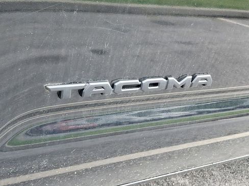 Certified 2023 Toyota Tacoma TRD Off-Road AWD/4WD image 5