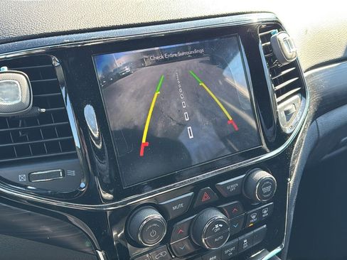 Used 2019 Jeep Grand Cherokee Altitude image 29