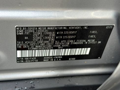 Used 2025 Toyota RAV4 XLE AWD/4WD image 32
