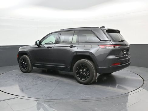 Used 2024 Jeep Grand Cherokee Altitude image 5