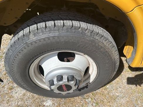 Used 2018 GMC Savana 3500 Extended w/ Driver Convenience Package image 8