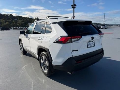 Used 2025 Toyota RAV4 XLE AWD/4WD image 9