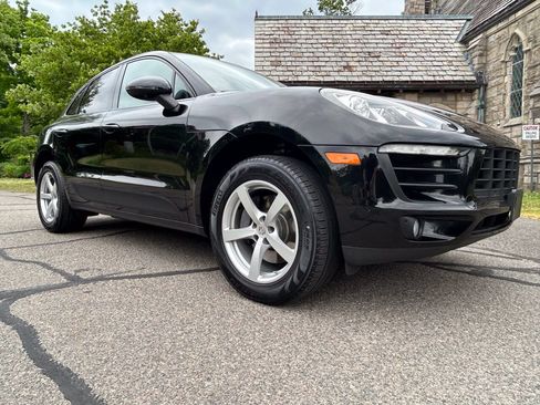 Used 2018 Porsche Macan AWD/4WD image 11