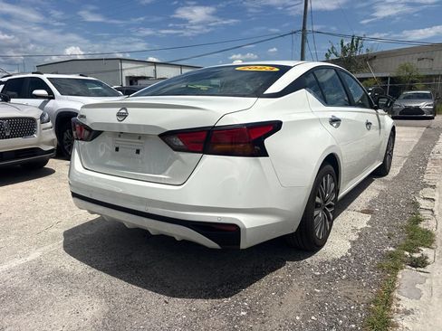 Used 2025 Nissan Altima 2.5 SV FWD image 3