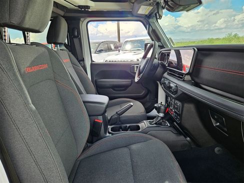 Used 2024 Jeep Gladiator Rubicon image 23