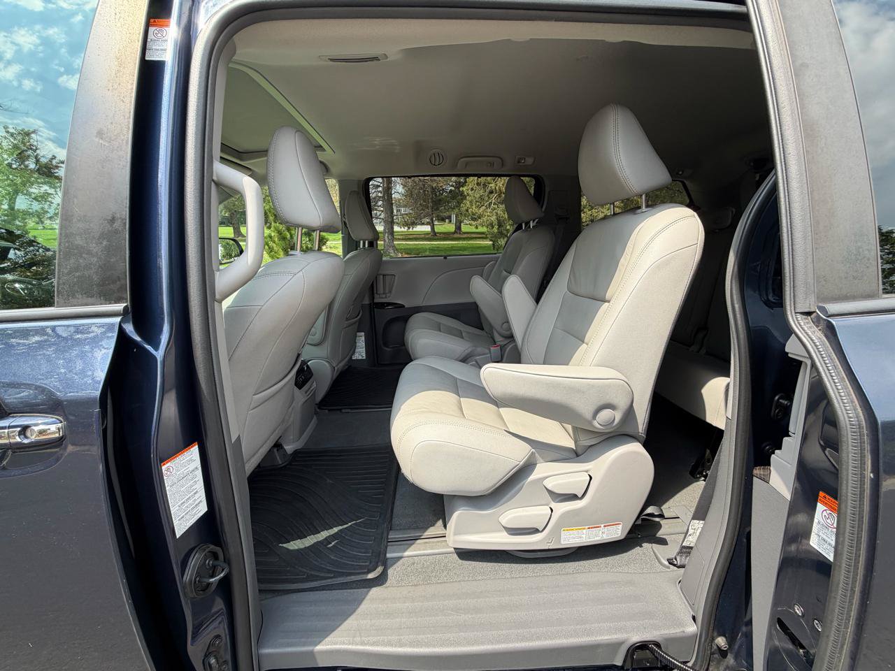 Used 2019 Toyota Sienna XLE w/ XLE Navigation Package AWD/4WD image 13