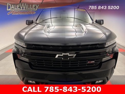 Used 2021 Chevrolet Silverado 1500 LT Trail Boss w/ Convenience Package II image 2