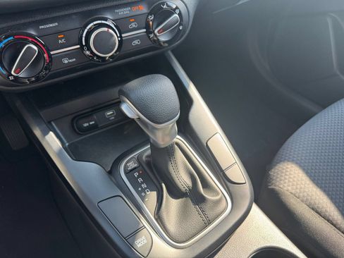 Used 2025 Kia Soul LX w/ LX Technology Package FWD image 34
