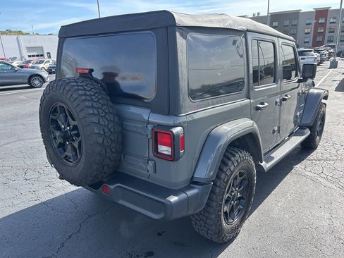 Used 2018 Jeep Wrangler Unlimited Sahara image 6