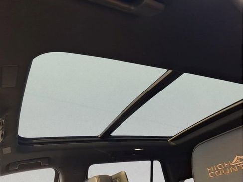 New 2026 Chevrolet Tahoe High Country AWD/4WD image 18