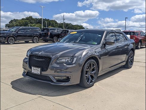 Used 2023 Chrysler 300 Touring L w/ Popular Equipment Group RWD image 1