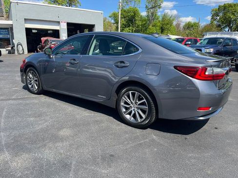 Used 2016 Lexus ES 300h w/ Navigation System Package FWD image 3