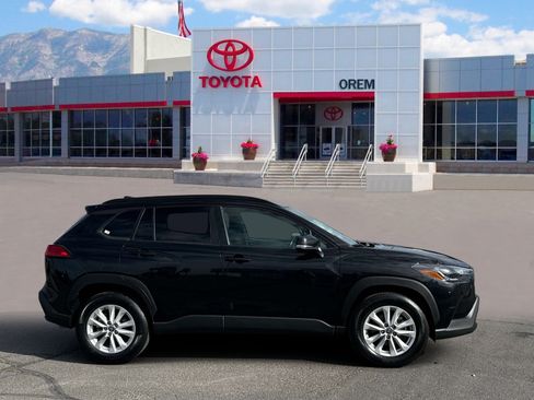 Used 2024 Toyota Corolla Cross LE AWD/4WD image 3