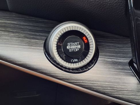 Used 2024 Jeep Wagoneer L Series II RWD image 13