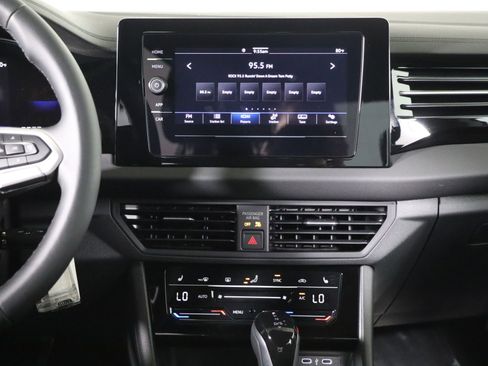 Used 2025 Volkswagen Jetta Sport image 28