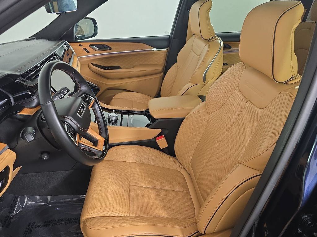 Used 2023 Jeep Grand Cherokee Summit AWD/4WD image 11