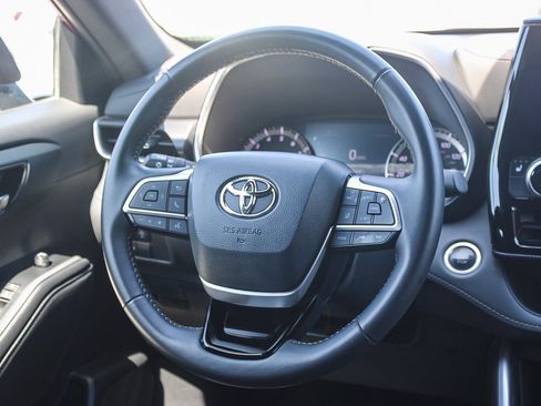 Used 2024 Toyota Highlander XSE FWD image 16