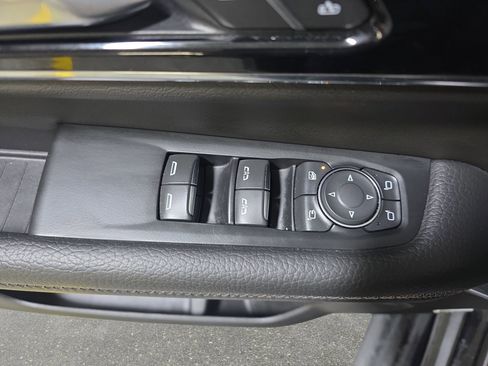 Used 2025 GMC Yukon Denali AWD/4WD image 27