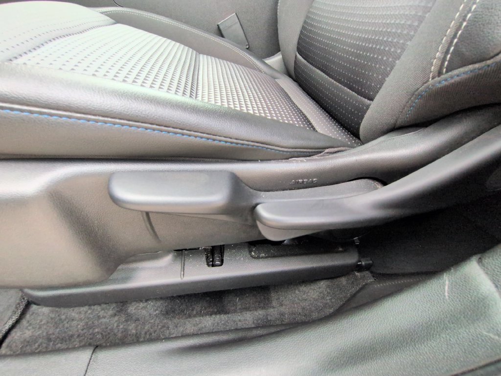 Used 2025 Chevrolet Trax LT w/ LT Convenience Package FWD image 14