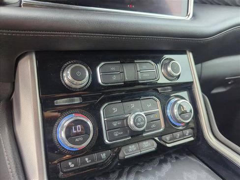 Used 2023 GMC Yukon XL Denali AWD/4WD image 19