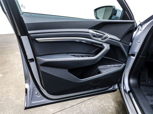 Used 2022 Audi e-tron Premium image 20