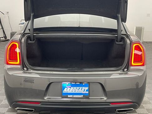 Used 2019 Chrysler 300 Touring w/ Sport Appearance Package RWD image 7