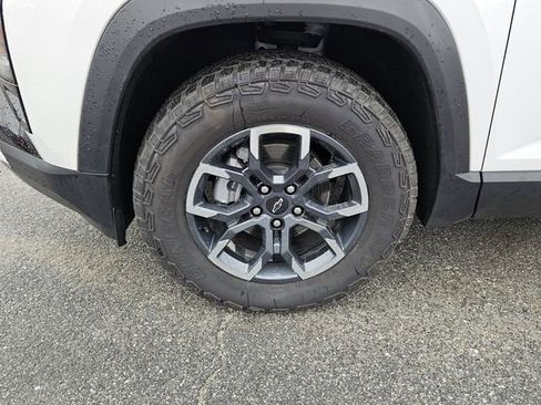 Used 2025 Chevrolet Equinox ACTIV w/ Safety and Technology Package AWD/4WD image 9