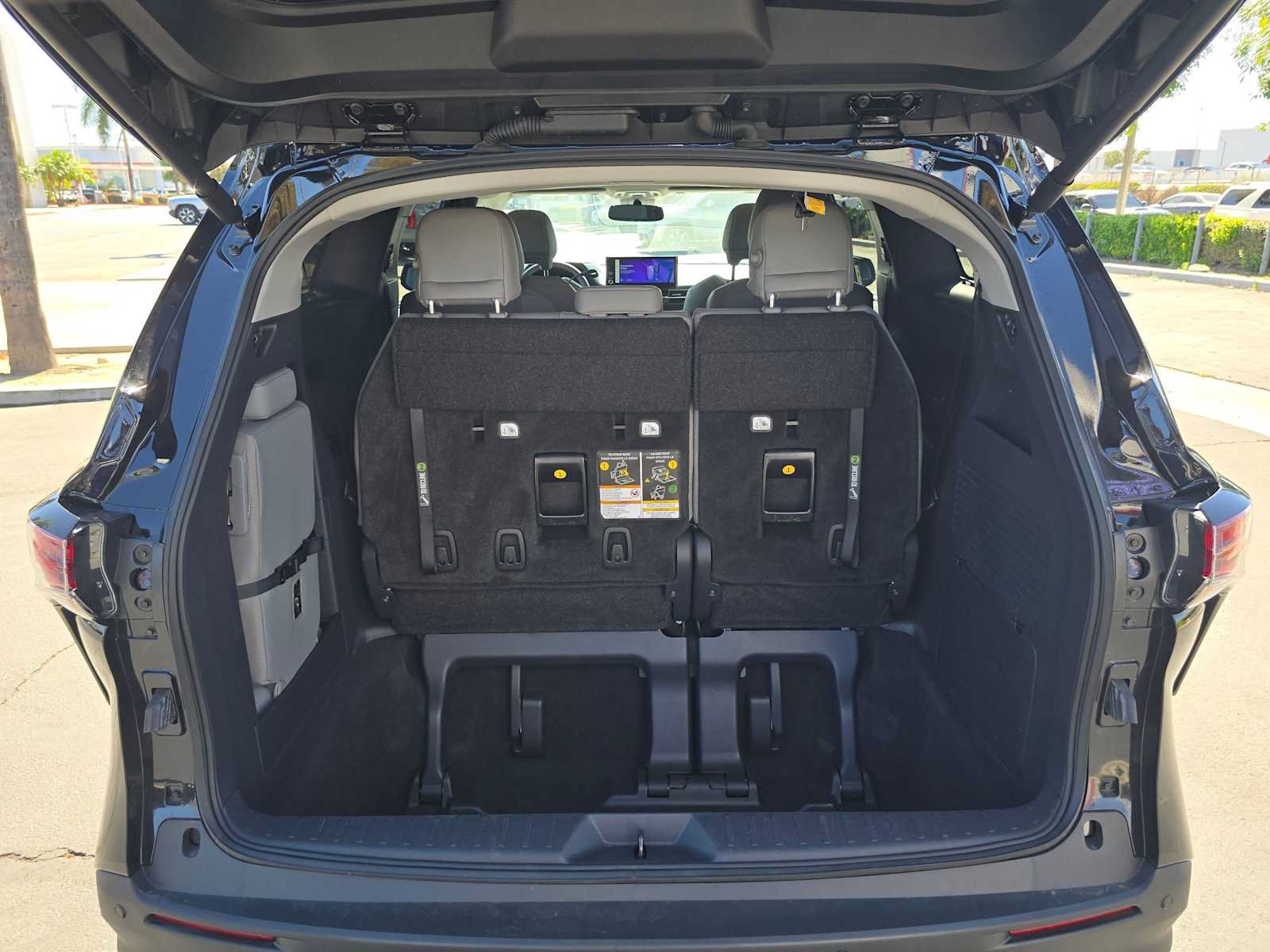 Used 2026 Toyota Sienna XLE FWD image 15