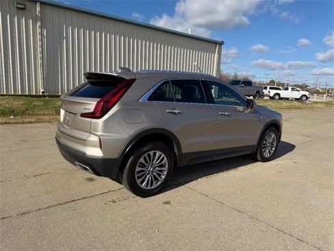 Used 2024 Cadillac XT4 Premium Luxury image 3