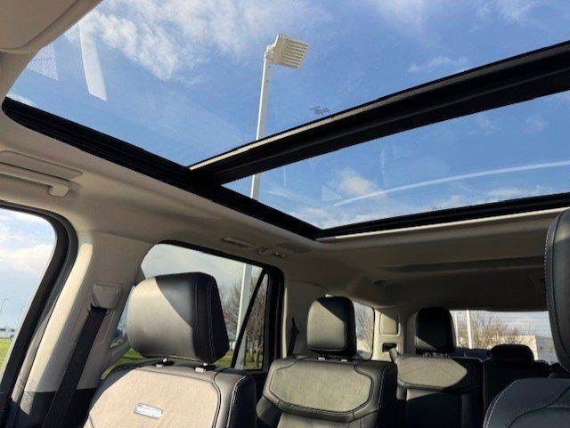 Used 2025 Ford Expedition Platinum w/ Driver's Package AWD/4WD image 23