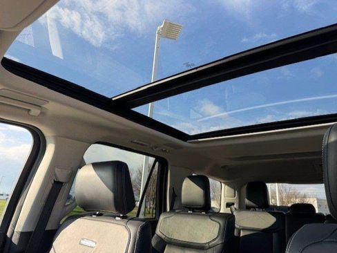 Used 2025 Ford Expedition Platinum w/ Driver's Package AWD/4WD image 23