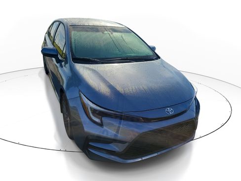 Used 2025 Toyota Corolla SE FWD image 2