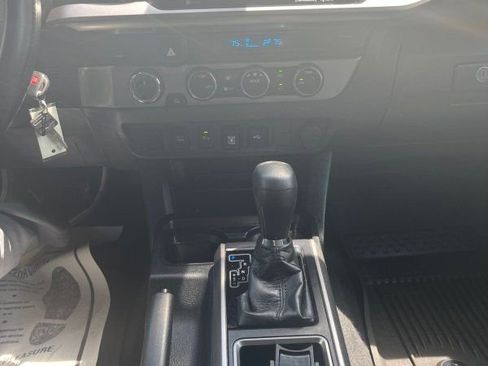 Used 2021 Toyota Tacoma SR5 AWD/4WD image 22