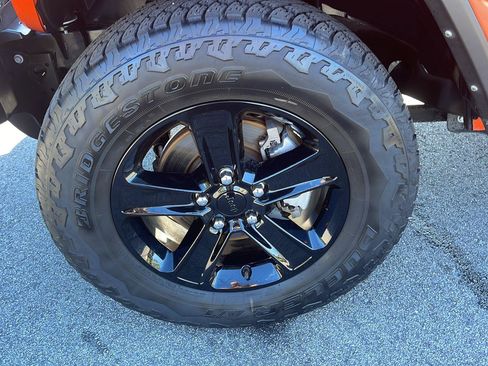 Used 2023 Jeep Wrangler Unlimited Sahara AWD/4WD image 13
