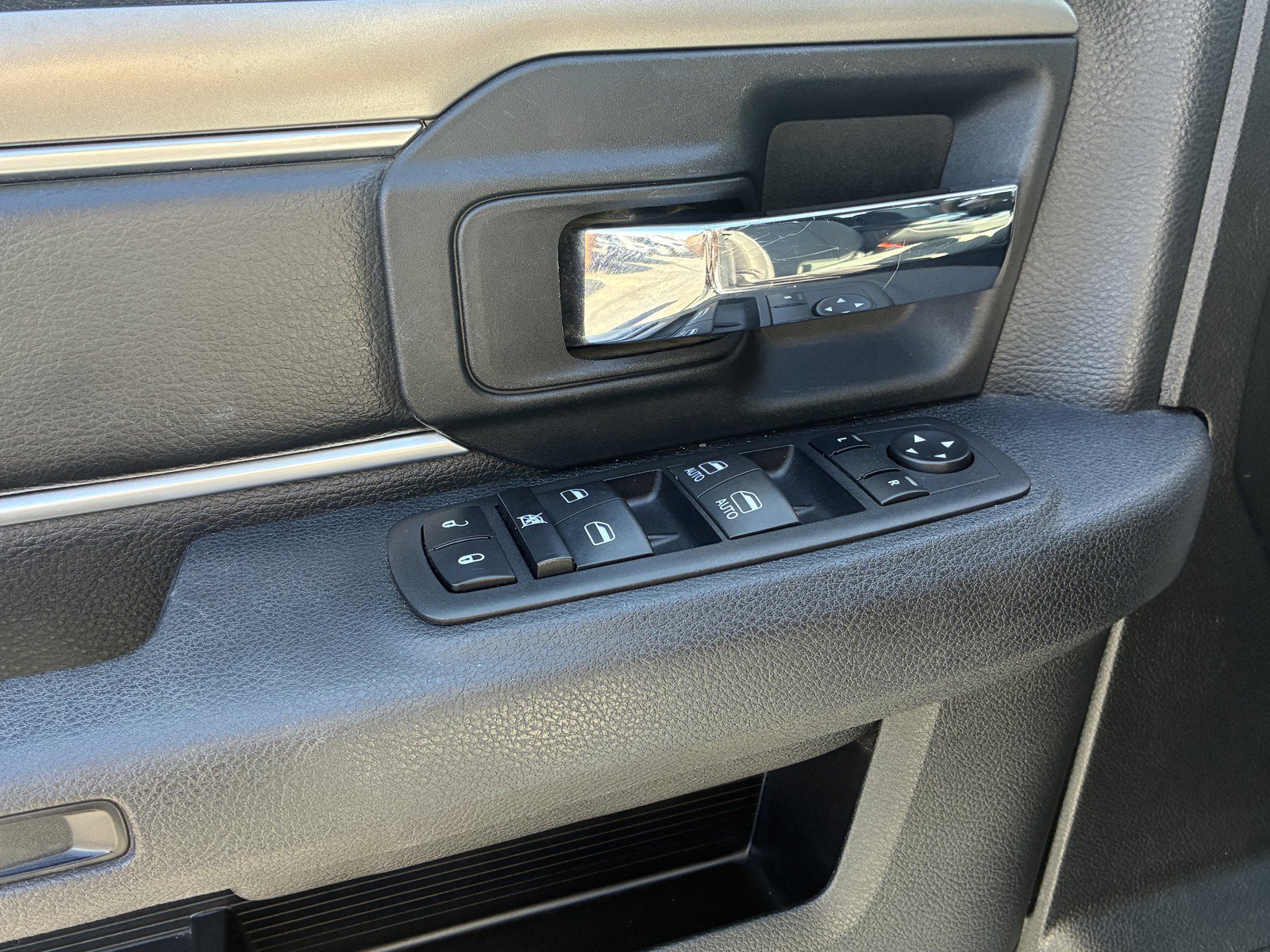 Used 2024 RAM 1500 Warlock AWD/4WD image 18