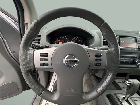 Used 2018 Nissan Frontier SV image 9