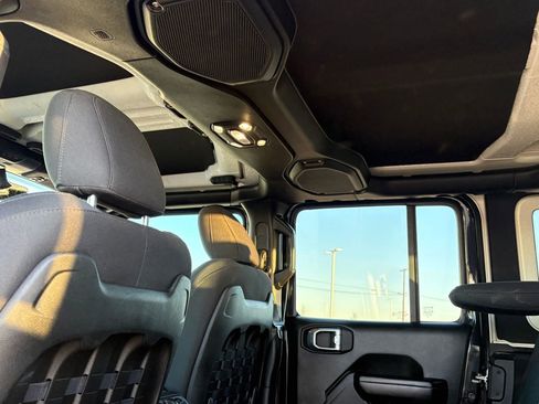 Used 2021 Jeep Wrangler Unlimited Rubicon image 40