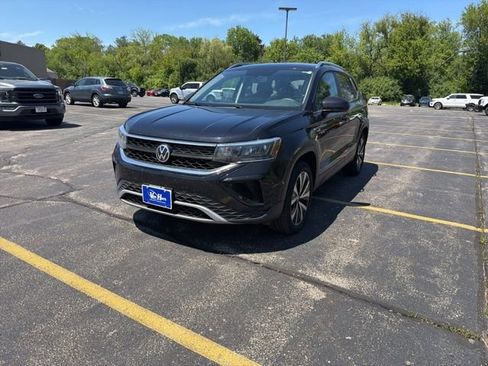 Used 2022 Volkswagen Taos SE AWD/4WD image 3