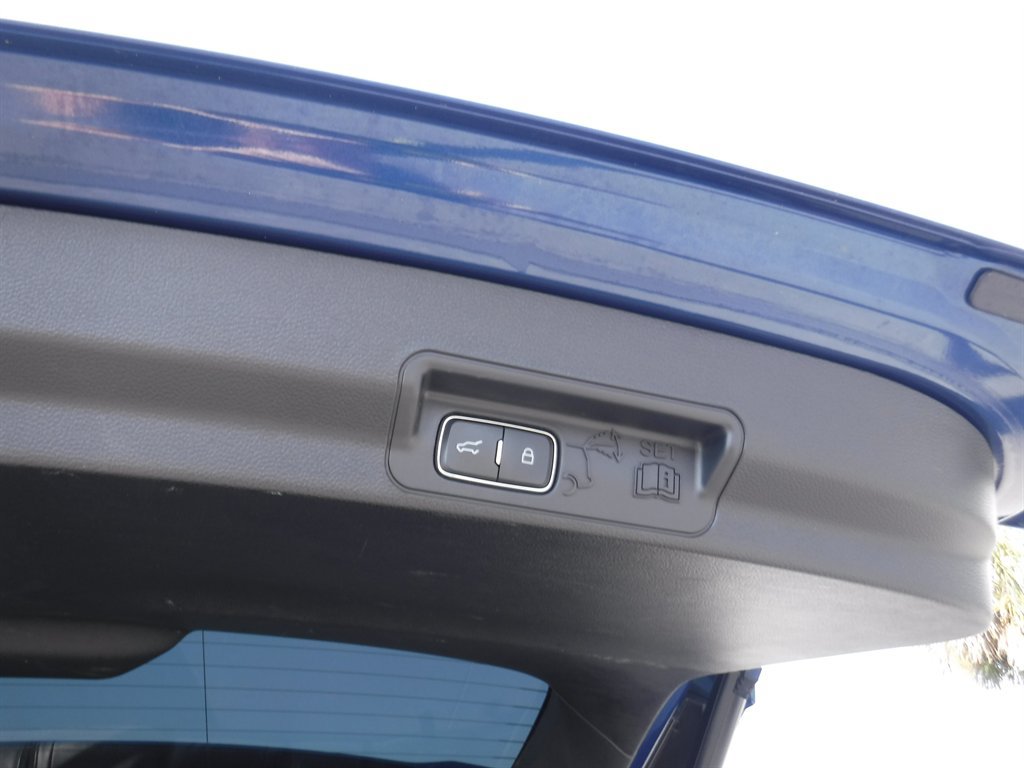 Used 2022 Ford Explorer ST w/ Equipment Group 401A RWD image 8