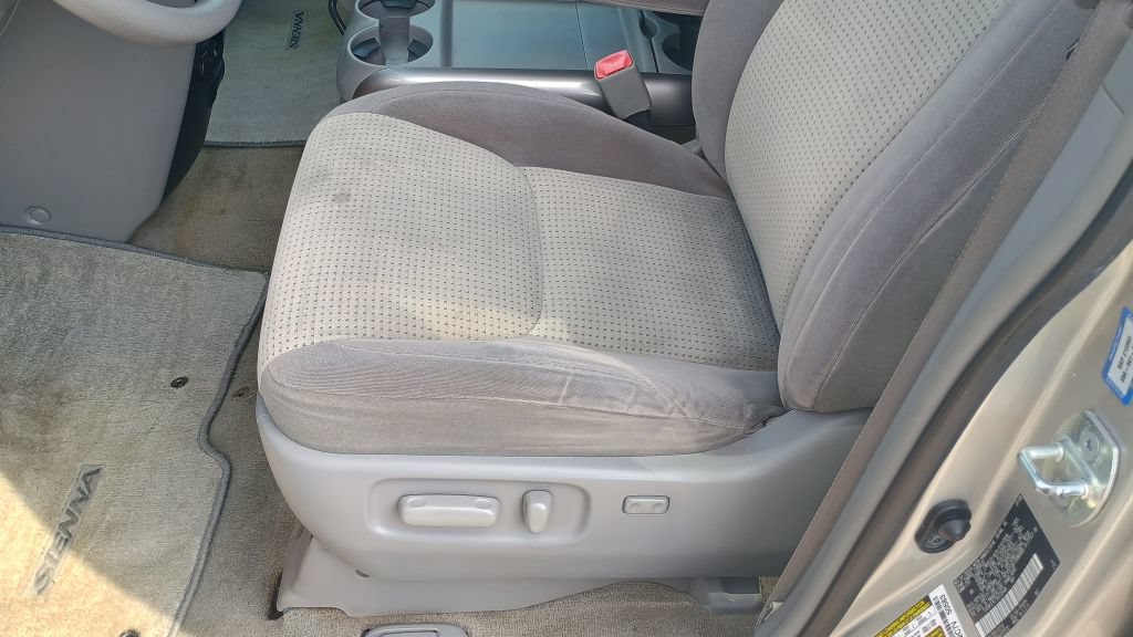 Used 2009 Toyota Sienna CE FWD image 8