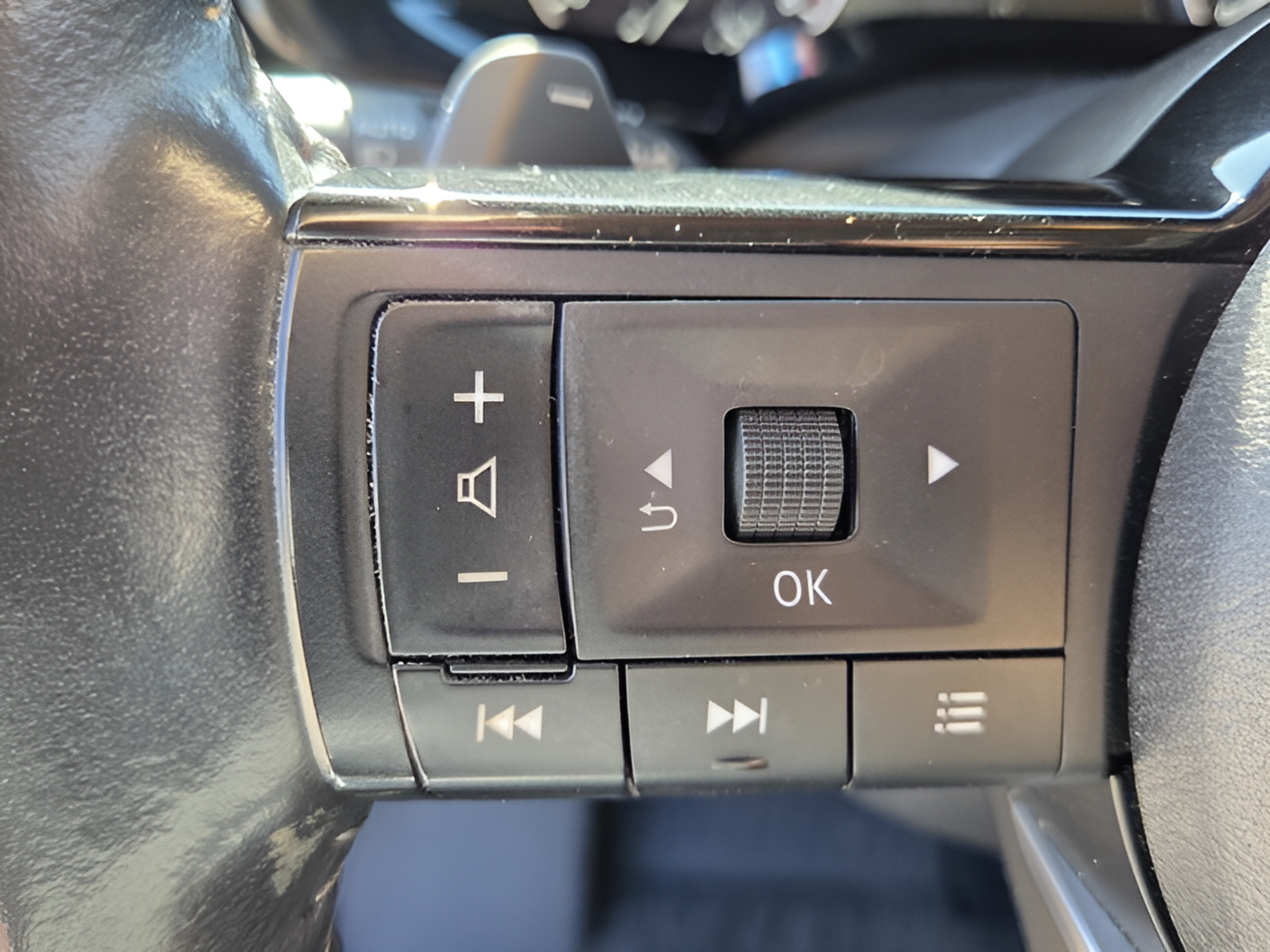 Used 2022 Nissan Pathfinder SL w/ SL Premium Package FWD image 24