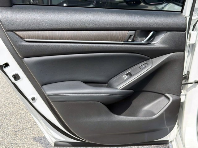 Used 2018 Honda Accord Touring image 11