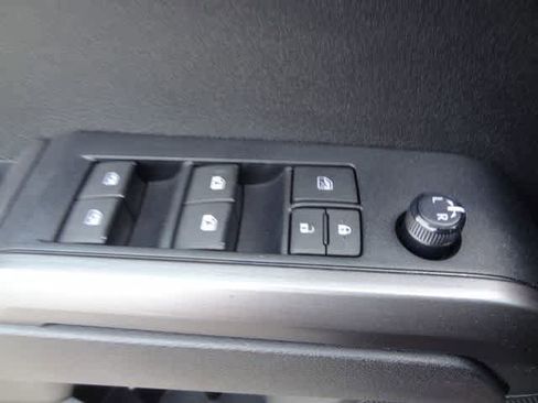 Used 2021 Toyota Tacoma TRD Off-Road w/ Technology Package AWD/4WD image 15