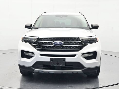 Used 2020 Ford Explorer XLT w/ Equipment Group 202A RWD image 2