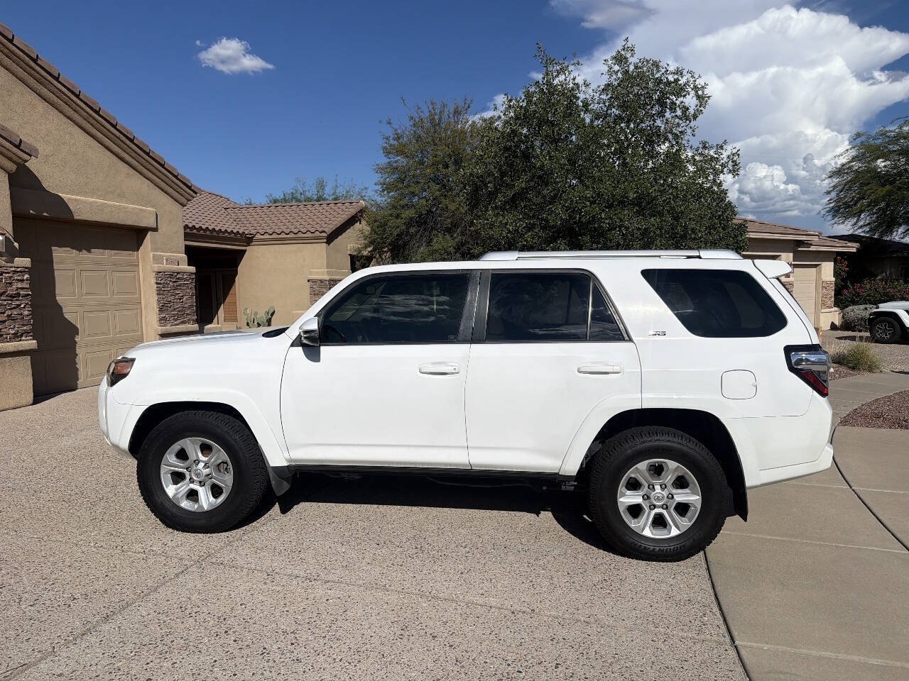 Used 2014 Toyota 4Runner SR5 Premium AWD/4WD image 4