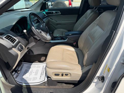 Used 2015 Ford Explorer XLT w/ Equipment Group 202B FWD image 9