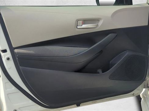 Used 2021 Toyota Corolla LE image 18