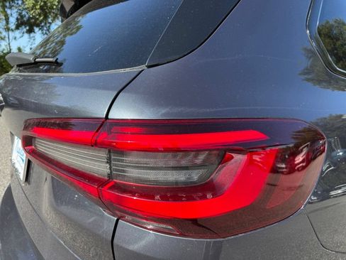 Used 2022 BMW X5 sDrive40i w/ M Sport Package RWD image 9