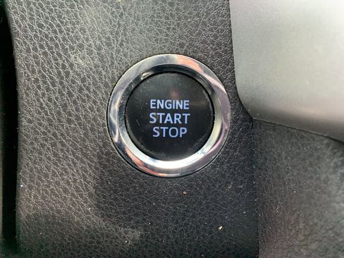 Used 2019 Toyota Highlander SE image 23